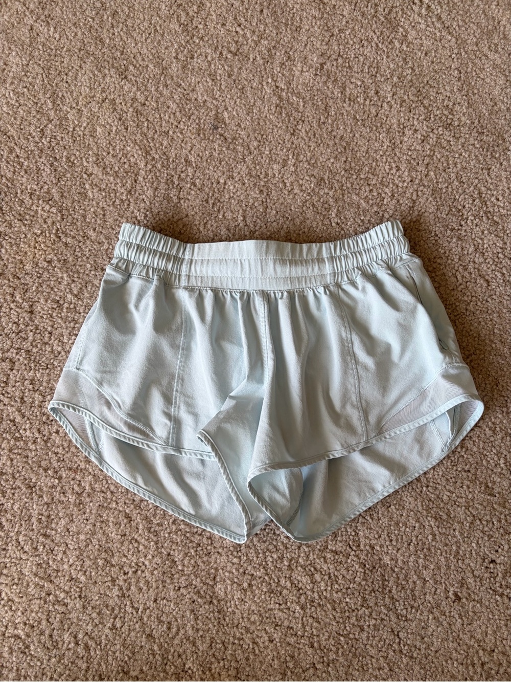 Lululemon Hotty Hot activewear gym workout Low-Rise Lined Shorts 2.5”, Size 4